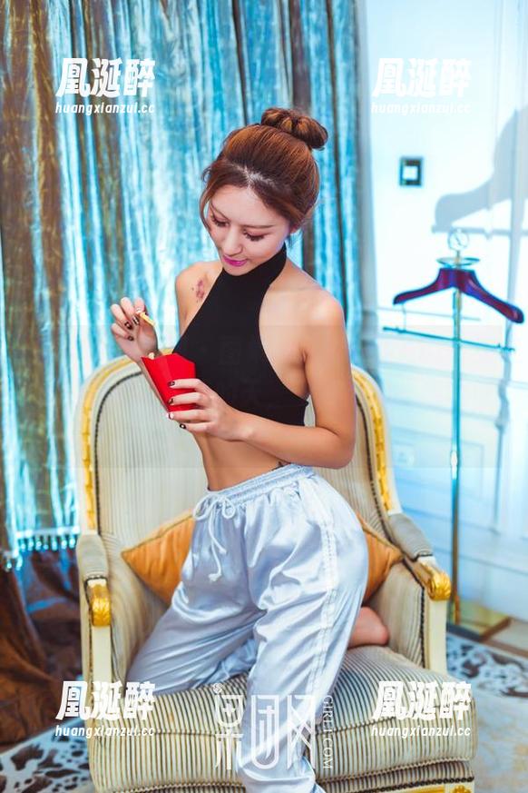 GIRLT果团网 - 图集抢先看：甜Abby和她的长腿——我的天，飞起来都能绕地球两圈！