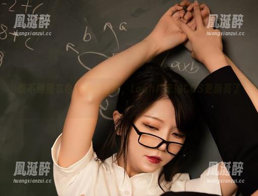 想不到居家也能如此耀眼，Leah梓未的COS更新亮了！