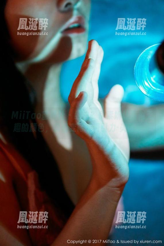 MiiTao蜜桃社 - 纯白？伊素妍让看似无趣的颜色，悄悄变得有吸引力-美图分享