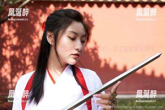 MiiTao蜜桃社 - 私房写真里的米琪MIKI，女王的优雅与淘气交织