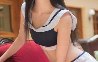 TouTiao头条女神 – 草莓酱怎么就敢在线玩白色？你想的她一定和你一样！