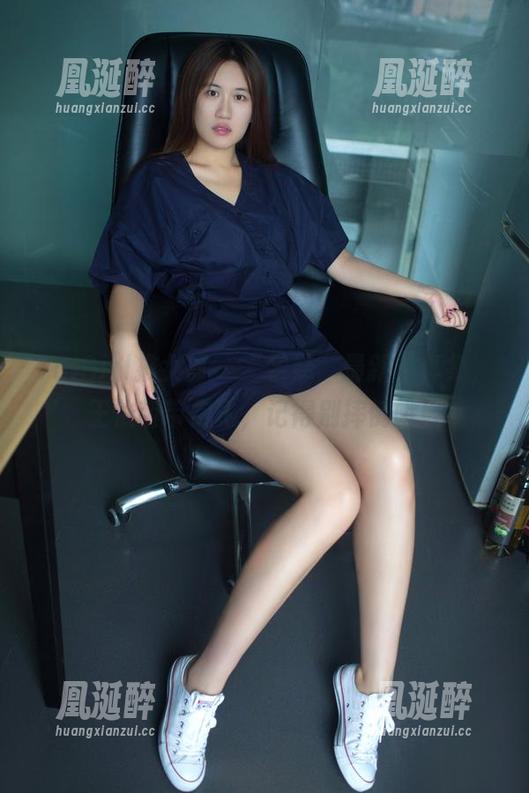 TuiGirl推女郎 - “学妹”最新写真集，王依萌带你飞，记得别摔倒哦！