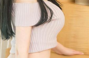 UGirls尤果网 – 一只香蕉船的黑色气息，图片里传来的微妙暗示
