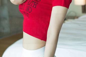 UGirls尤果网 – 牛仔裤不只是一条裤子，黛斯羽的图集精选让你看到了另一番风味。