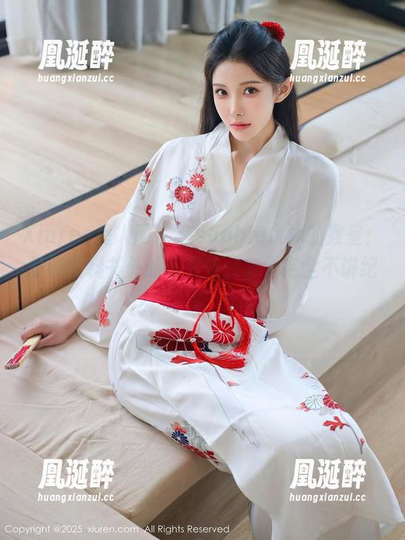 Xiuren秀人网 - 在sophie余冰的教室：发现教科书外的写真集分享，完全不讲纪律！