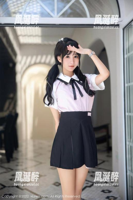 Xiuren秀人网 - 图包：z杯悠悠的礼服闪耀，跟偶像不同，我还是喜欢简简单单的自己。