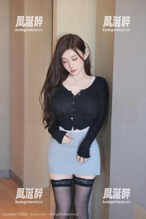 Xiuren秀人网 - 图包里有宋KiKi，完美的身材偷了我的眼！
