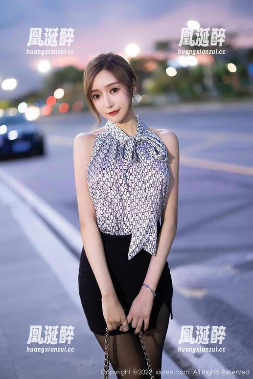 Xiuren秀人网 - 原图里的气氛让我在心里默默为慧敏Vivi打分，海边的景色真要成我的新壁纸了。