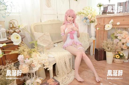 作为博主，asagiriai(爱ちゃん)居然选了睡裙作为情人节作品，真是个大胆的选择！