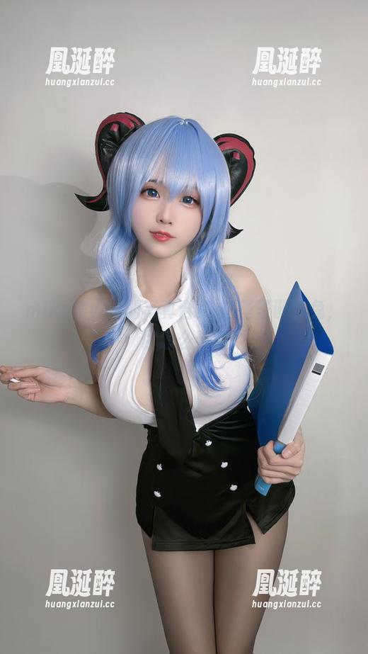 miko酱ww的写真合集,这些圣诞兔兔，你怎么看？