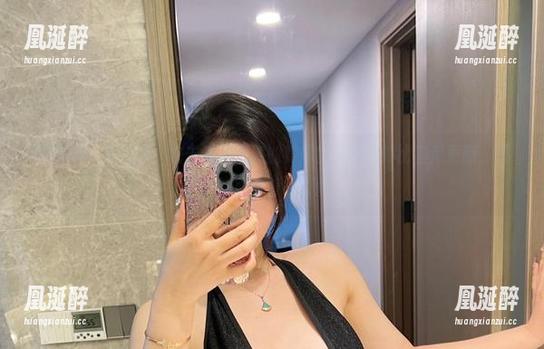 微密圈 - 别看我，快去看不爱笑的赛琳的蓝色连体比基尼更新，图包里藏着小惊喜