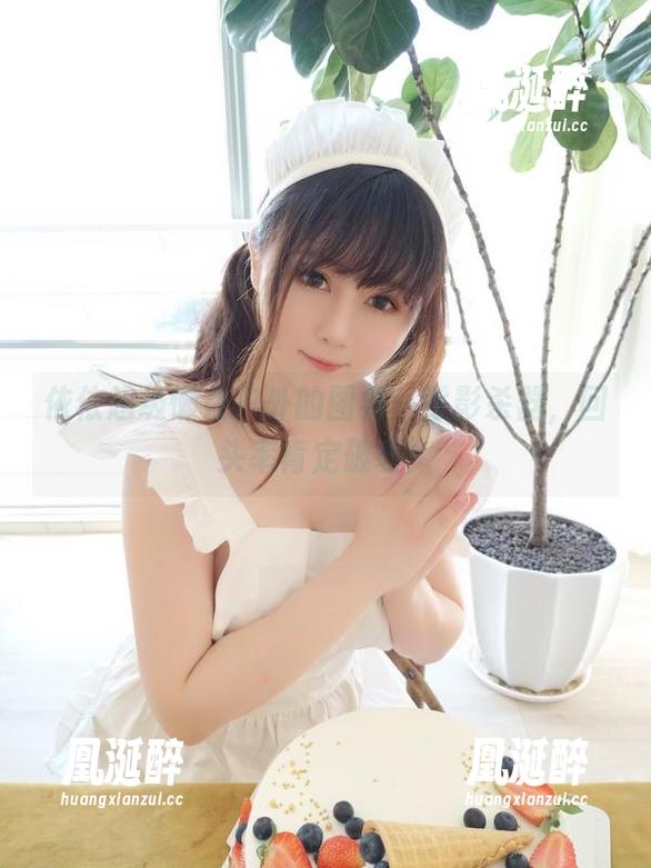 依依超级懒在户外的图集：背影杀器，回头率肯定破表！