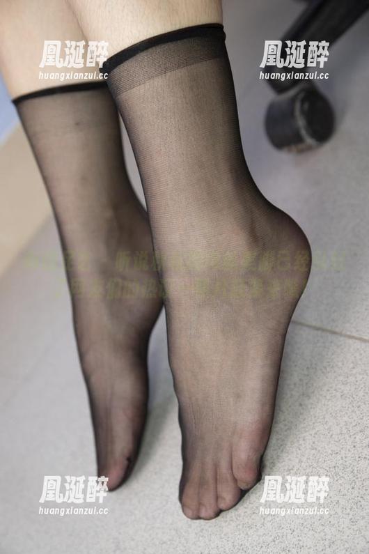 南国足艺 - 听说秋秋的肉丝美脚已经引起了网友们的热议…照片赶紧来瞧！
