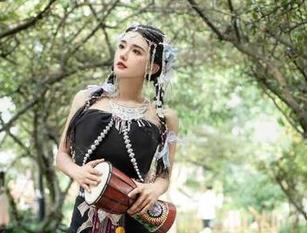 微密圈 – 一眼看过去，古阿扎的学妹让我的注意力飞走了！