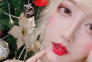又来一波最新图集，啾小妍甜心降临，心里忍不住想，谁来给我这份“甜蜜配送”！