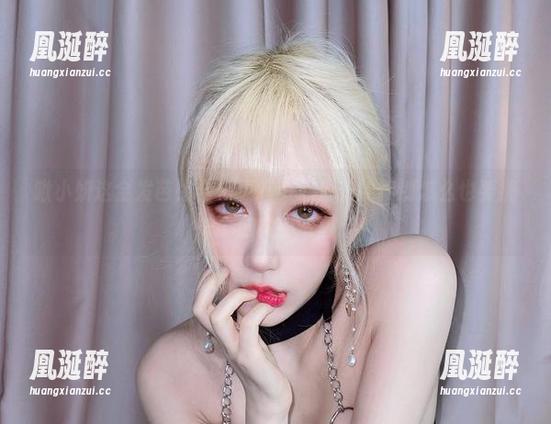 啾小妍这金发芭比合集更新，心里开始策划怎么也要搞一个这样的造型。