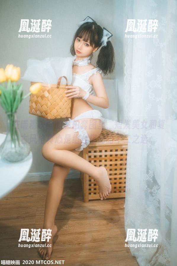 在喵糖映画的私拍套图里，短发美女和复古风格真心是组合搭配的不二之选。
