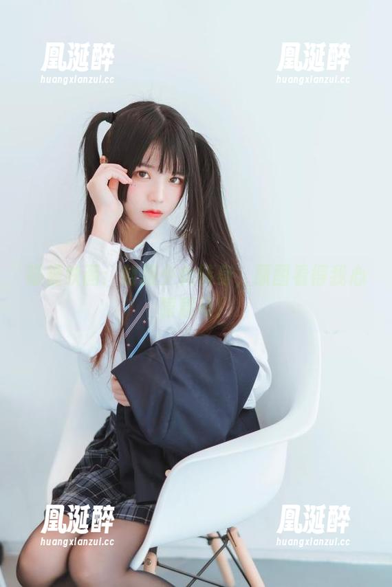 喵糖映画：制服少女转身，原图看得我心猿意马！