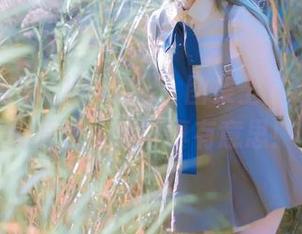 夏天的塔塔_Lo1iTa，图集上只缺少海浪的声音，这可真有意思！