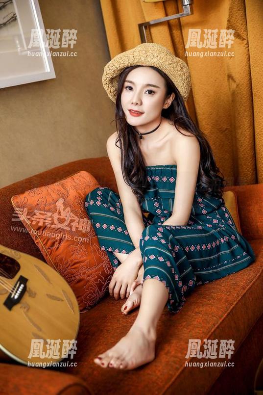 头条女神 - 白出天际的王竹，怎么拍都是‘白’！一组新照片太透亮！