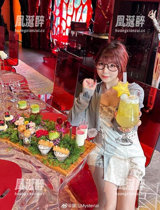 拿出这个图包，宝儿mysterial泳衣教你如何在沙滩边优雅入水！
