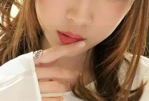 从此照片变得高冷，小女巫露娜女王的风范