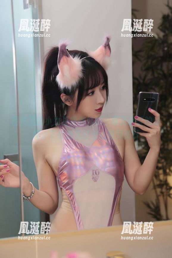 图片里的小女巫露娜妹妹，毫无保留的清纯。下载前先打个心理预防针