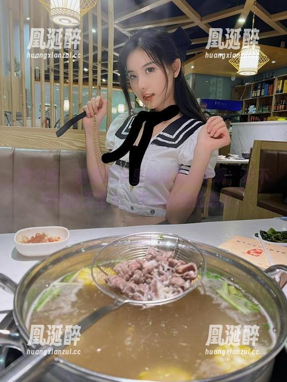 微密圈 - 制服写真里的就是阿朱啊，毫不掩饰的无圣光，带点朦胧的想象。
