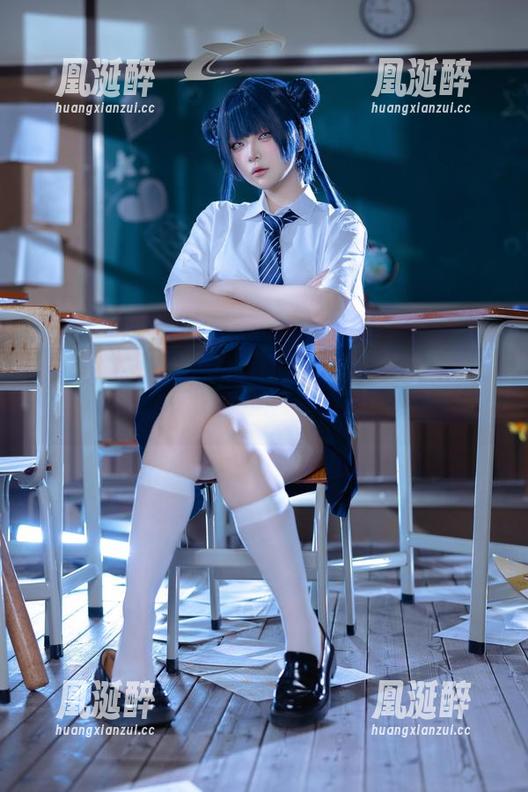 兔女郎也疯狂：屿鱼的蓝色兔子写真合集系列！