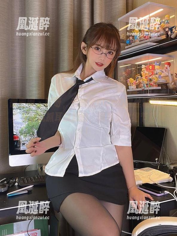 微密圈 - 哎呀，张思允nice的黑丝制服写真又让我抓耳挠腮的，图包里的细节超棒！