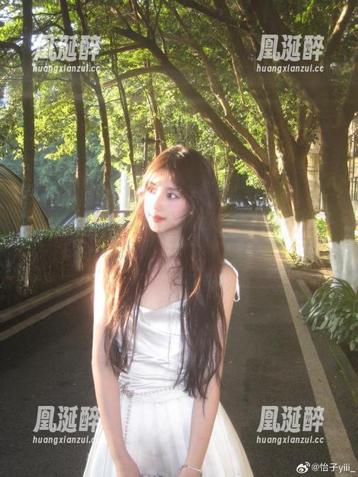 最新！怡子yiii冰公主写真，让你不自觉地想找个雪人搭话！