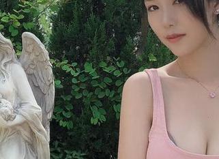 办公室里的不为人知，抖娘利世的高清分享，可能会让你重拾对工作的微小期待？