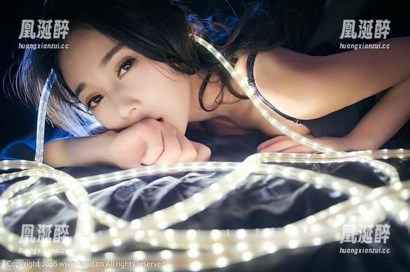 推女神 - 宛恩miyu的网袜在线更新，图片是不是有点让人分心？