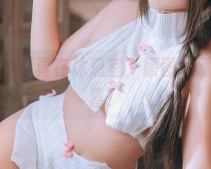 日奈娇的写真在休息室，原图中藏着小惊喜！