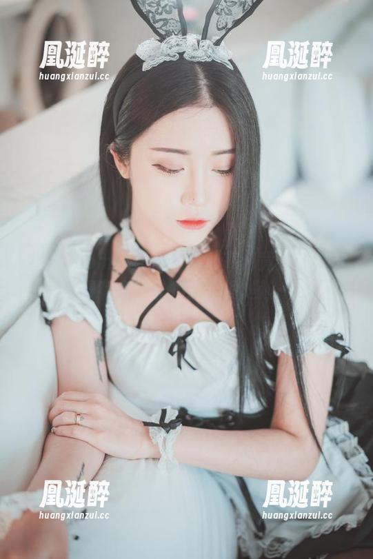 普美(bomi)女仆写真：高清竟然让人觉得有点，嘴角微扬的尴尬…