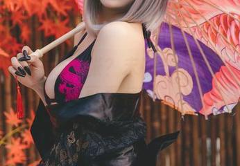 壁纸究竟该选哪张？末夜787的舰长蕾姆可真有戏
