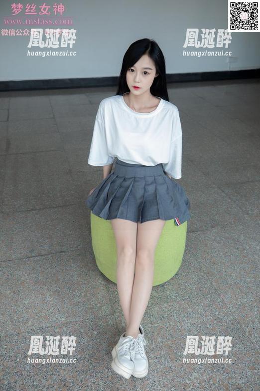 梦丝女神 - 为什么要为泳池写真花钱？选苏柔的免费照片，效果比我幼稚的水里打滚还要好！