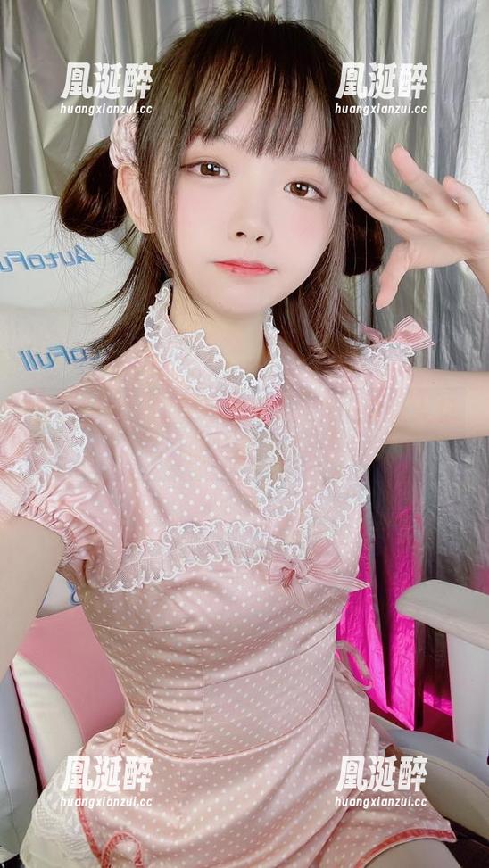 作品归属：樱群和她的女友，一个让人想壁咚的图库