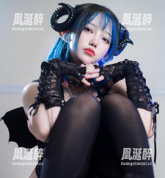 欣赏狐洛洛子的高清照片，水色猫猫头来一波萌翻！