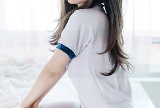 神沢永莉写真合集：看我如何把家庭作业做成惊艳写真场景！