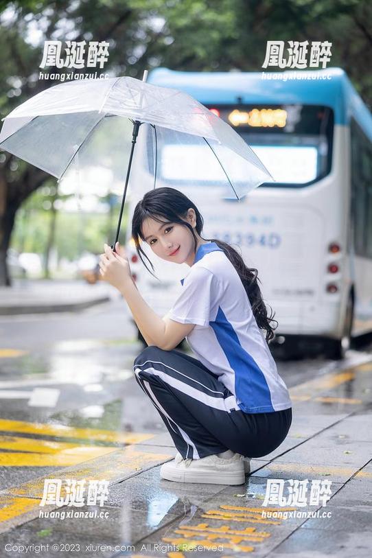 秀人网 - 高清在线，一件皮衣就能让安然maleah的气场变得如此不一样。