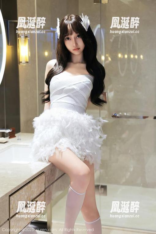 秀人网 - 拍黄瓜girl的黑丝合集，原来丝袜和黄瓜可以这么搭！