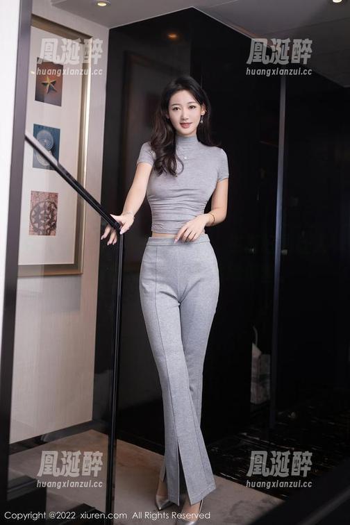 秀人网 – 曼柔的黑丝作品，资源好到让人想深夜翻阅，自然而然地停留。