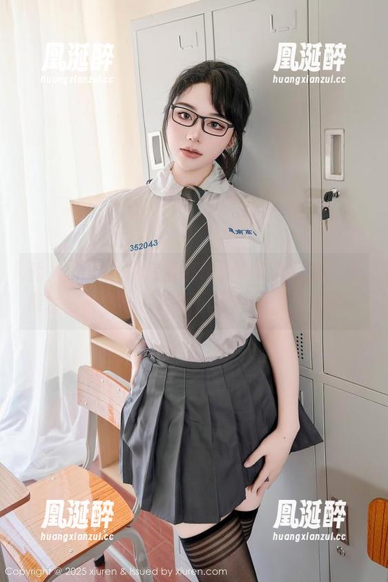 秀人网-沈蜜桃miko 秀人网 - 戏精沈蜜桃miko高清图包,死库水里养鱼吗?这画风太有趣了,哈哈。