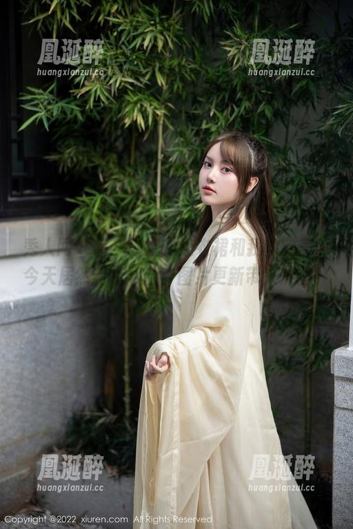 秀人网 - 哦，灿宝的连衣裙和我的审美，今天居然有点契合？图片更新带来冲击！