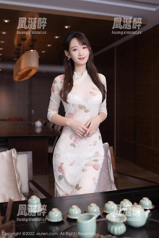 秀人网 - 蓝夏akasha的比基尼私房照，疑似健身图推销？！