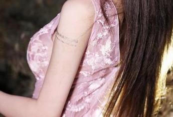 美媛馆 – 教室不是冷冰冰，Cris_卓娅祺的高清写真让它活了过来！