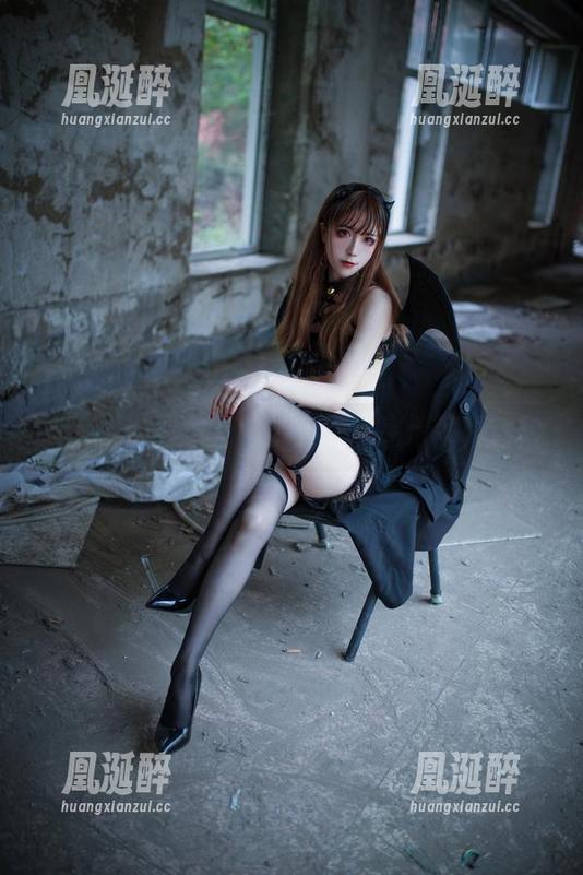 双人相映成趣，翎柒菜菜的高清写真冒险