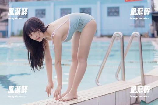 脱尾巴Mizuki的泳池图集：水里的任性与诱惑