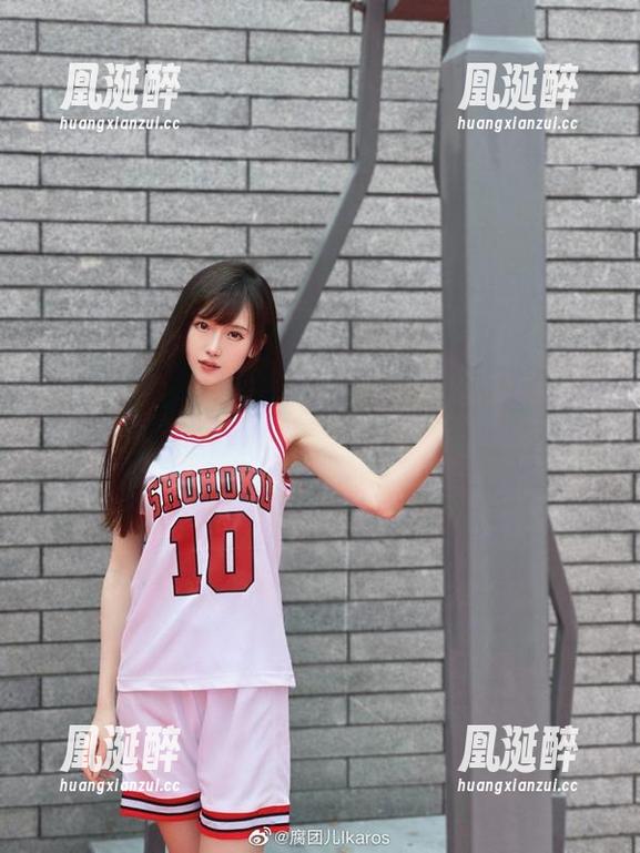 腐团儿Ikaros清纯图集更新，真想知道她是怎么搞定这一幕的！